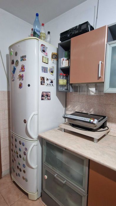 Vand mobila de bucatarie si aparate electrocanice incorporate