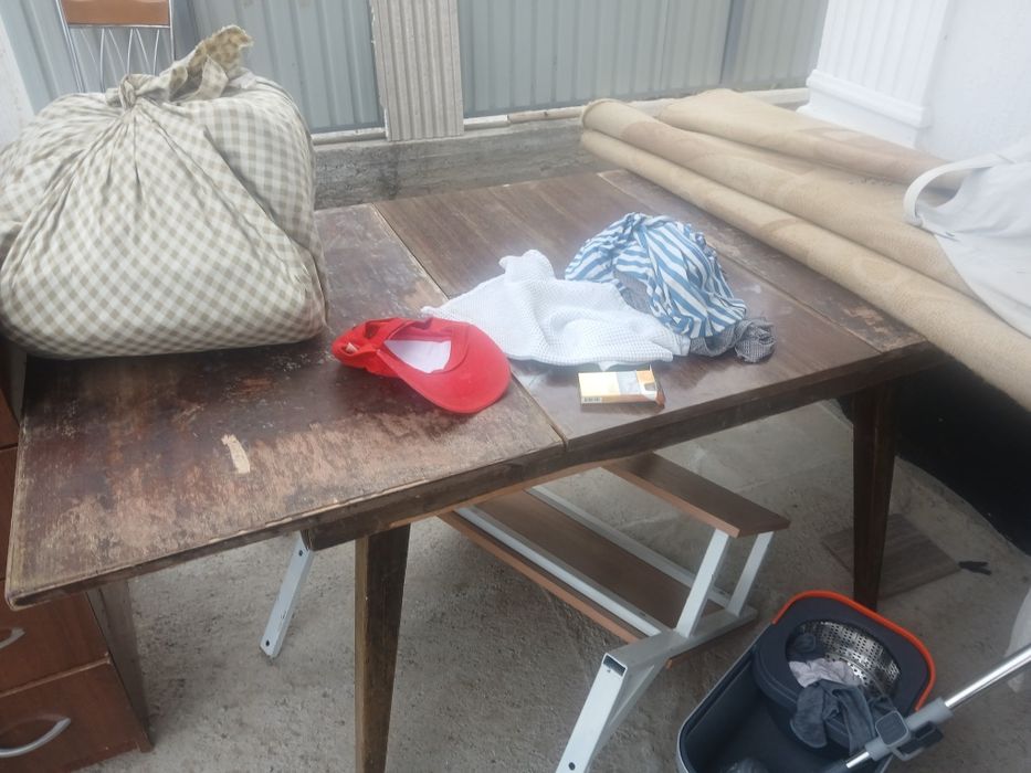 Продаётся стол деревянный