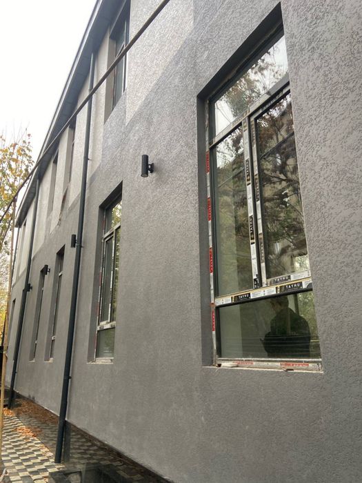 Bino sotiladi, Tinchlik metro yaqinida