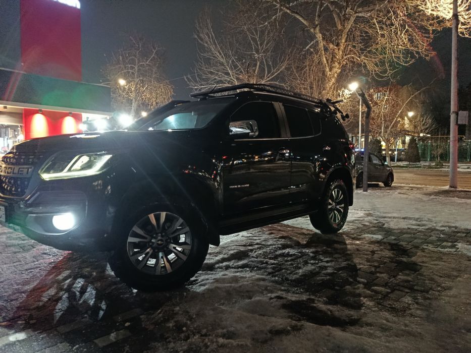 Sotiladi 2020 benzinda off Road qilingan  123 000 probeg 2 ta detal