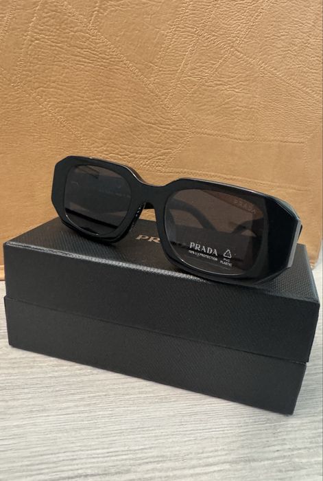 Слънчеви очила Prada