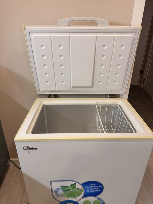 Продам морозильную камеру Midea