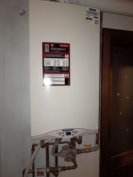 Centrala gaz condensare Ariston cares premium 24kW