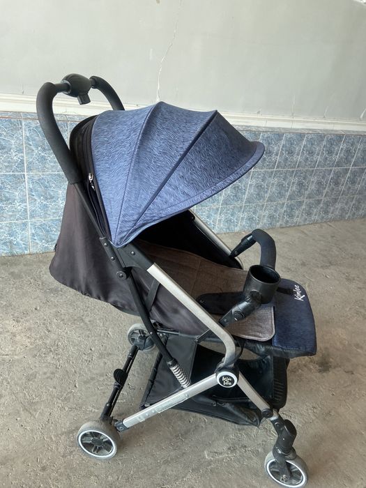 Коляска прогулогчая Собирается легко