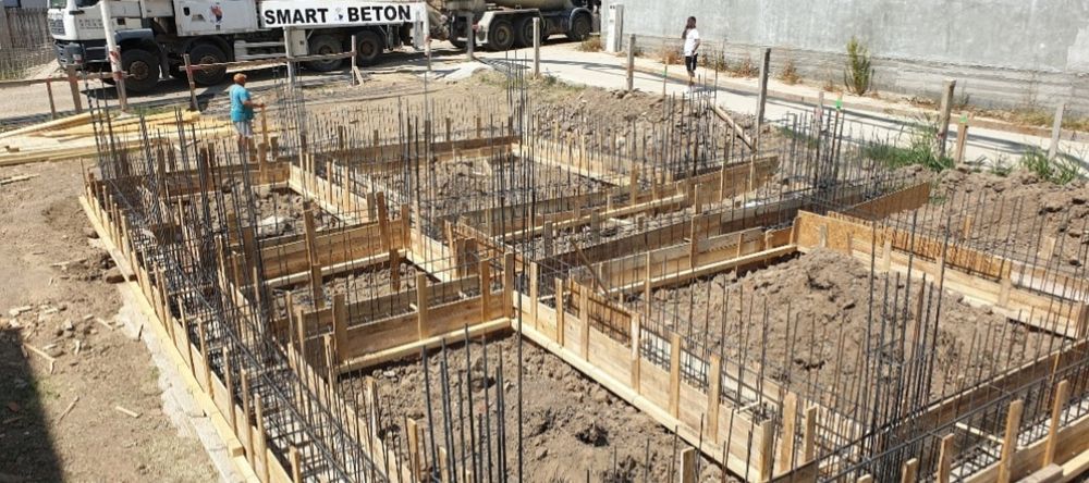 Executăm case la roşu