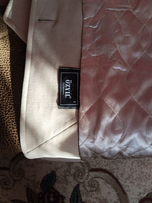 Пальто женское и джинсы