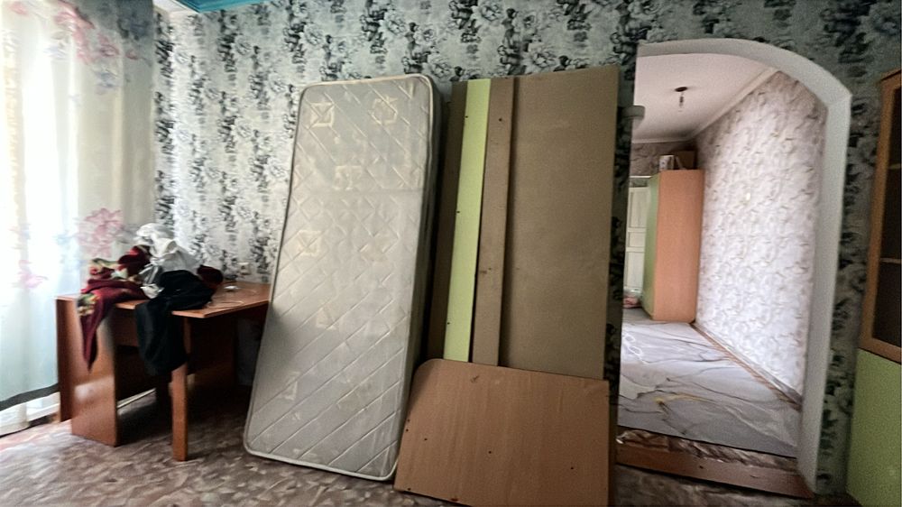 Продам кровать с матрассом