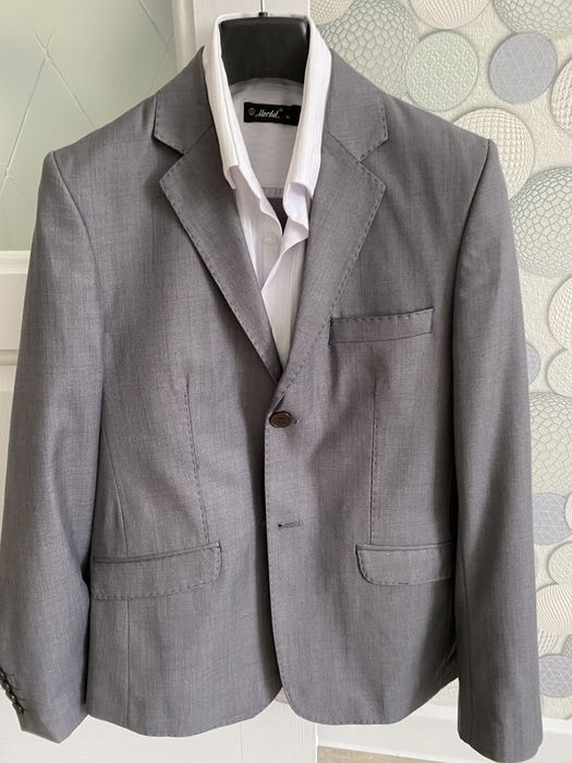 Костюм (пиждак+брюки) на мальчика