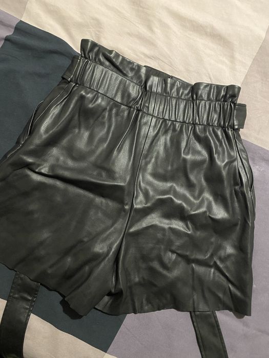 Къси кожени гащи Zara размер XS