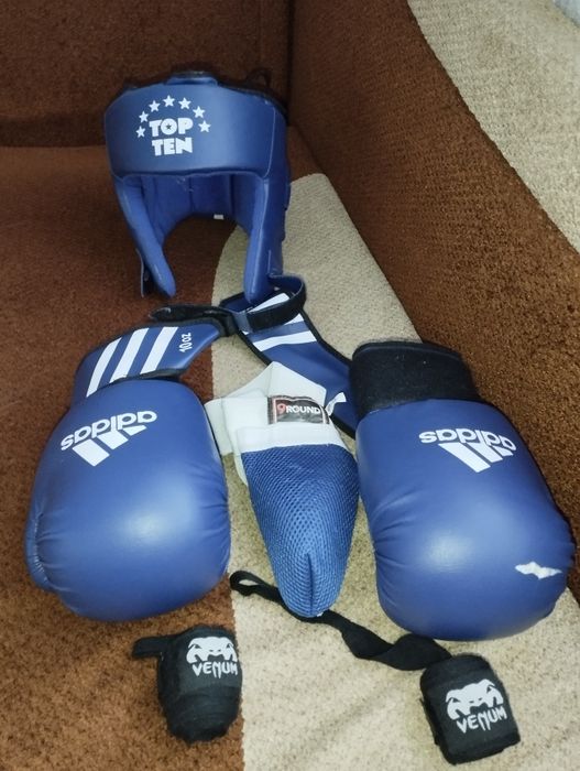 Боксерские пренодлежности.