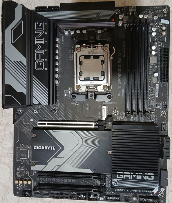 X670 Gigabyte WIFI DDR5 Ryzen 7 9700X