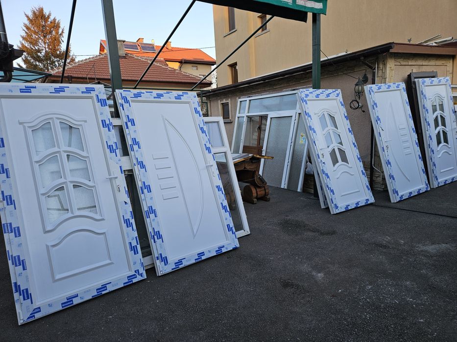 Пвц входни врати 5 камерни