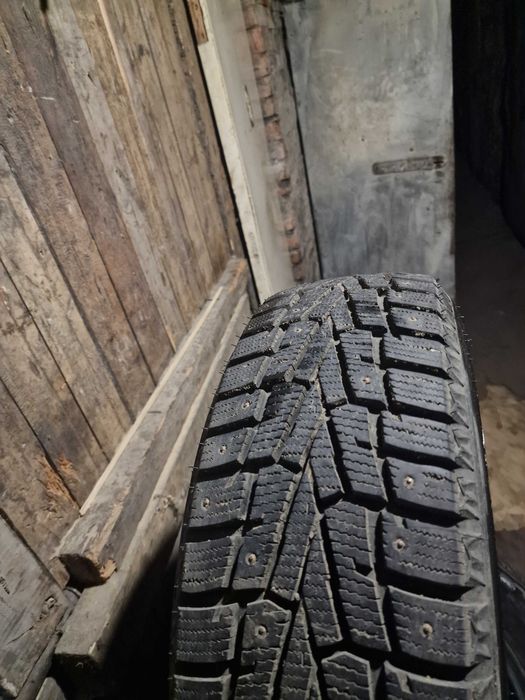 Продаю зимние шипованые шины.