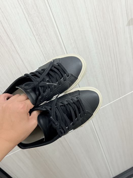 Продам кожаные кеды veja