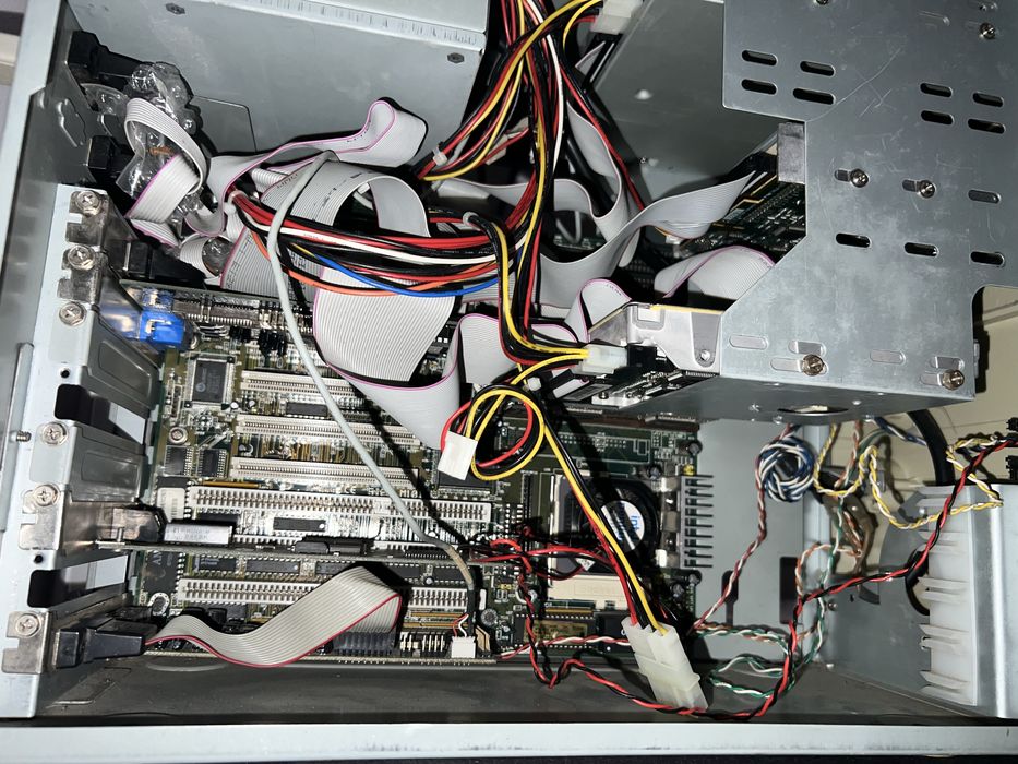 Intel pentium 100 mhz retro PC