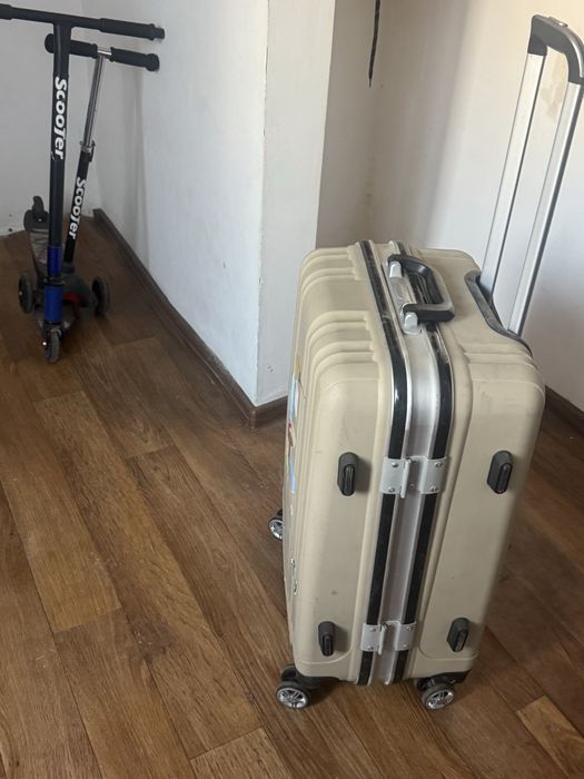 Продам чемодан для Путешествие