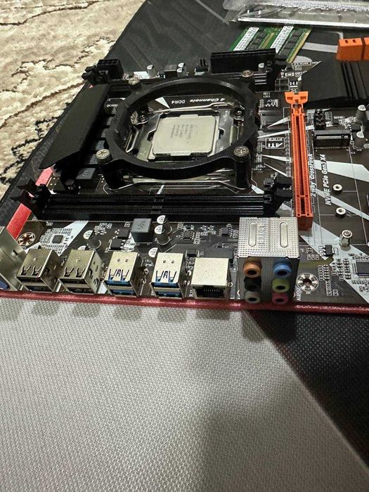 Новый комплект 14 ядерный 2680v4 + 32gb DDR4