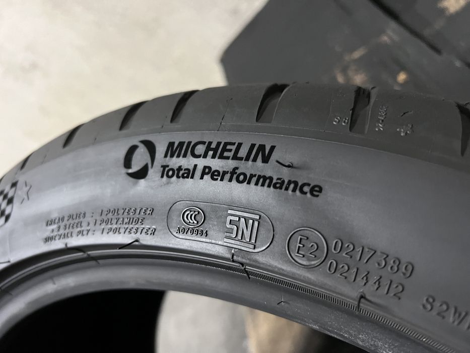 275/35/19 MICHELIN, DOT:22/23г., като Нови!