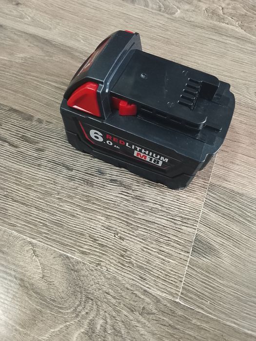 O buc. Baterie Milwaukee de 6A. Nou