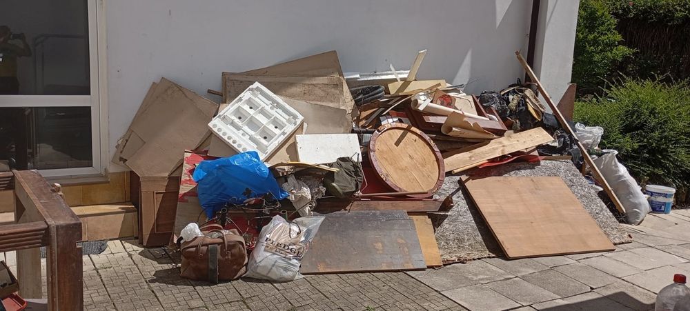 Debarasam apartamente, mobila veche, case,pod,beci, moloz