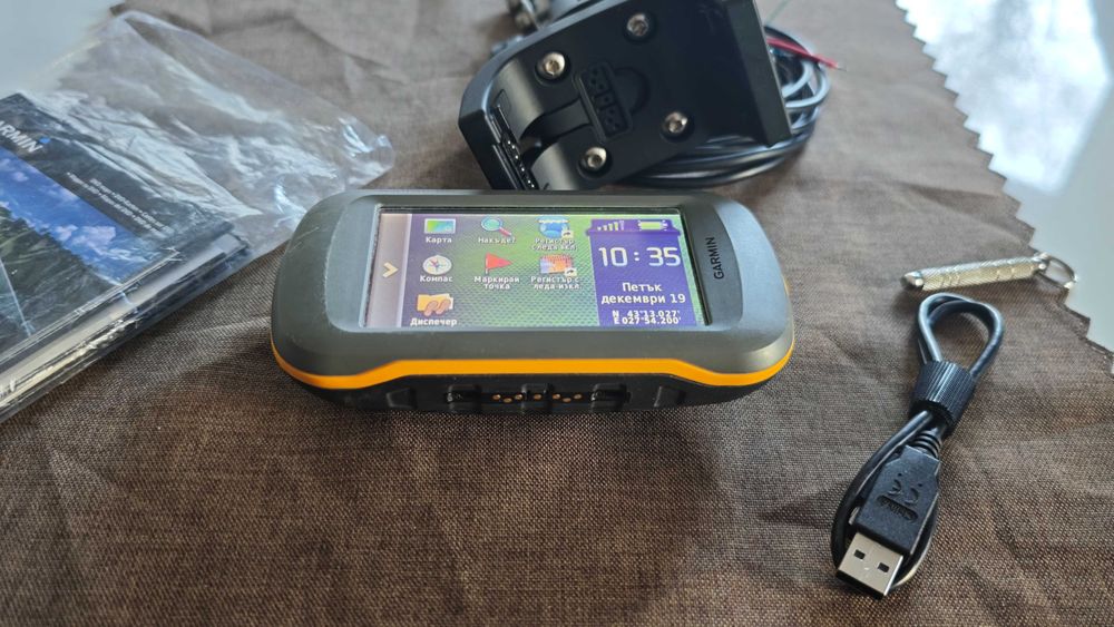 GPS Навигация Garmin Montana 600 със зареждаща стойка RAM монтаж