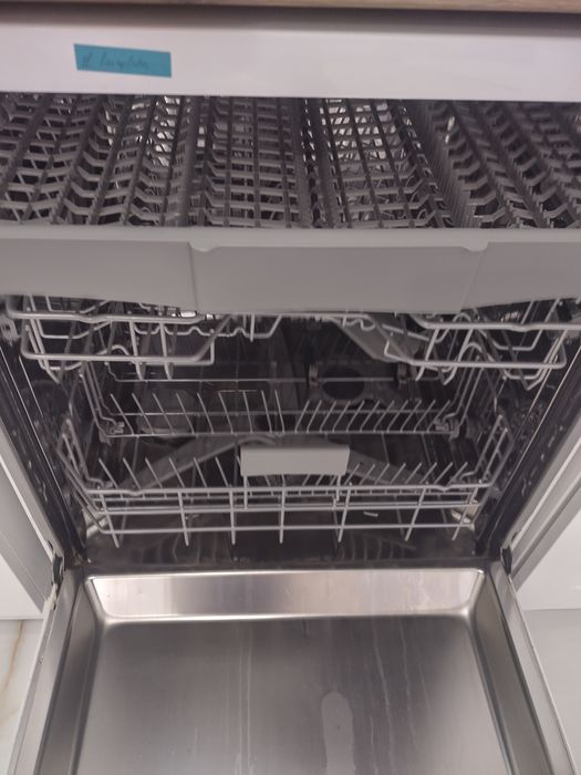 Продавам съдомиялна машина  външна