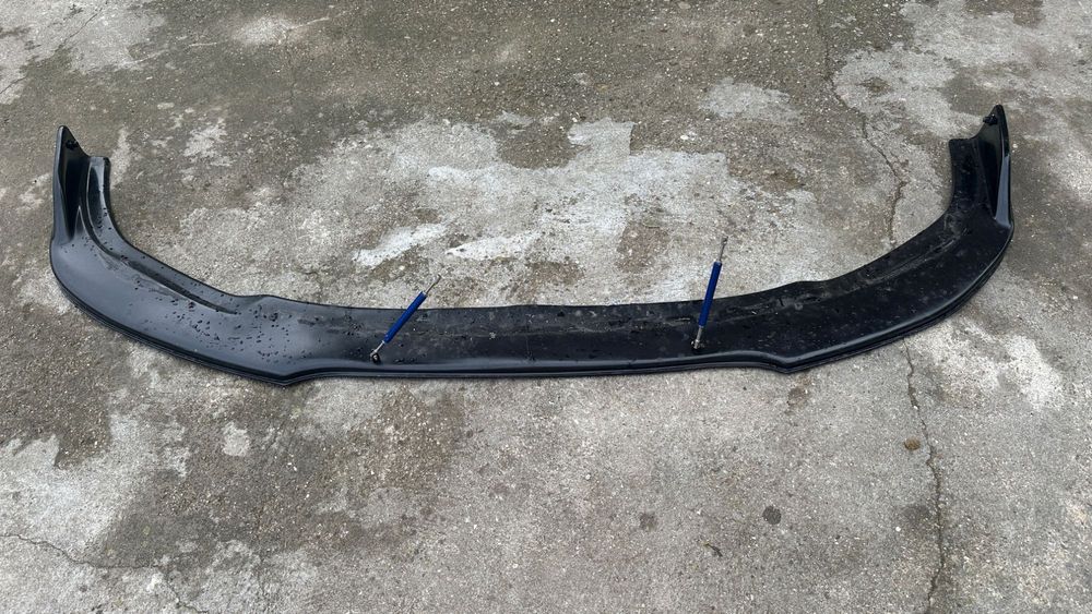 Vând lip de Honda adaptat pe golf 4 și eleron de golf 4 ver1 nou