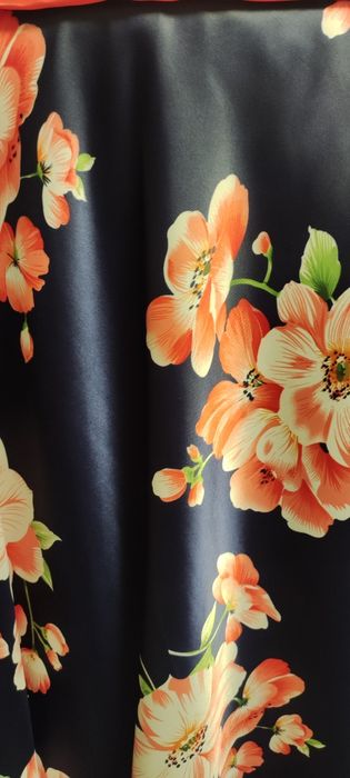 Продам платье  ( атласное)