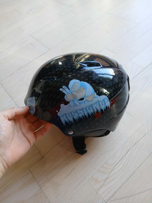 Ски оборудване за деца: каски, маски, ръкавици, протектор за гръб