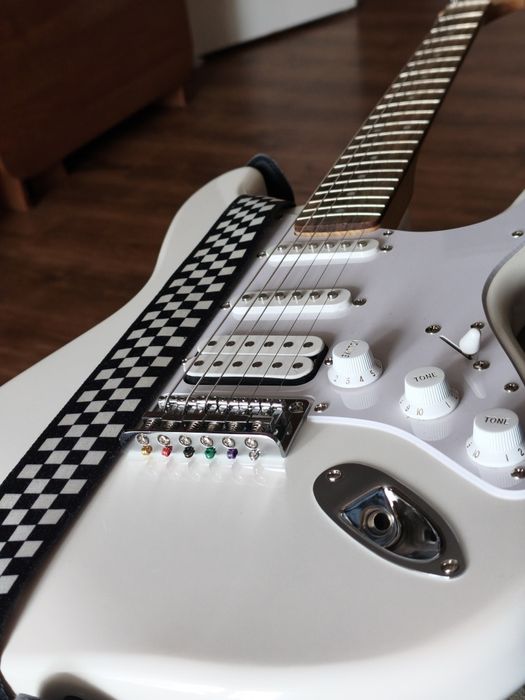 Электрогитара Squier Bullet Stratocaster HT