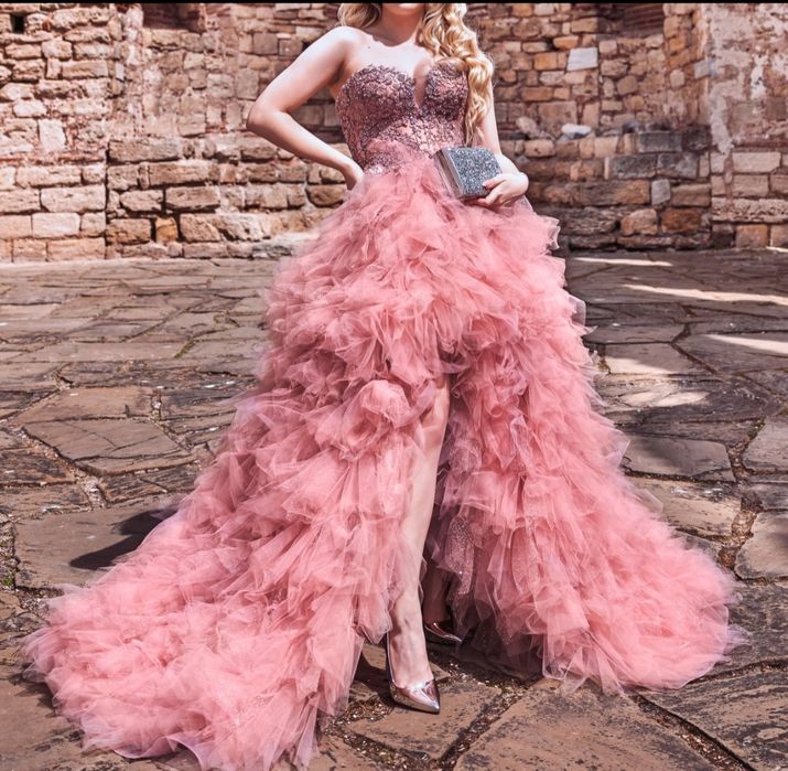 Продавам бална рокля