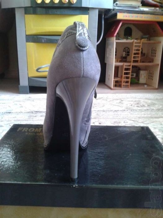 Продам ботильоны новые