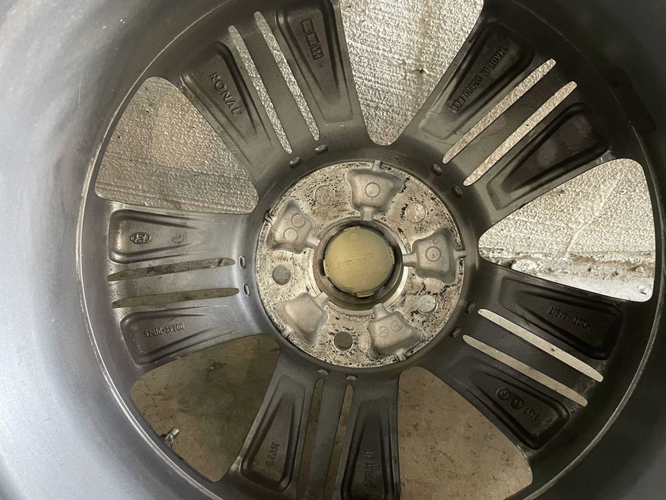 Оригинални алуминиеви джанти Hyundai 5x114,3 18 6.5j ET51 67.1 mm, с TPMS датчици.