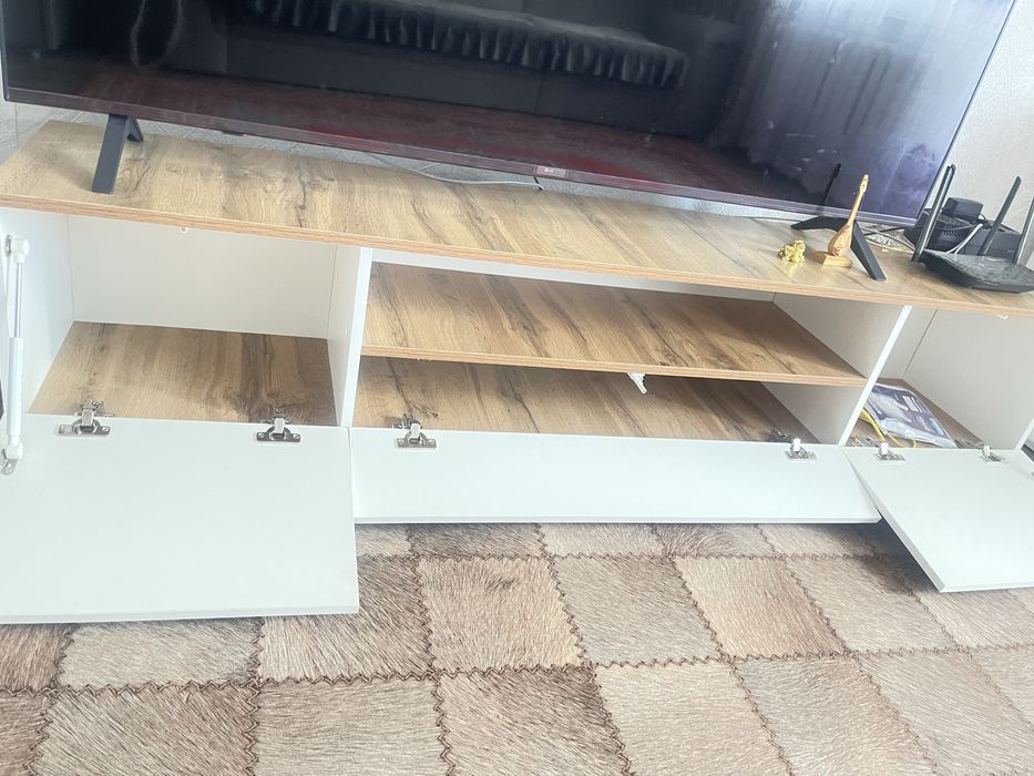 Продам тумбу под телевизор