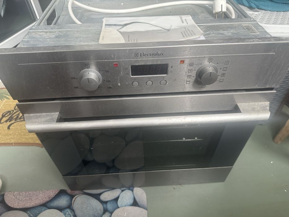 Cuptor electric electrolux  nou