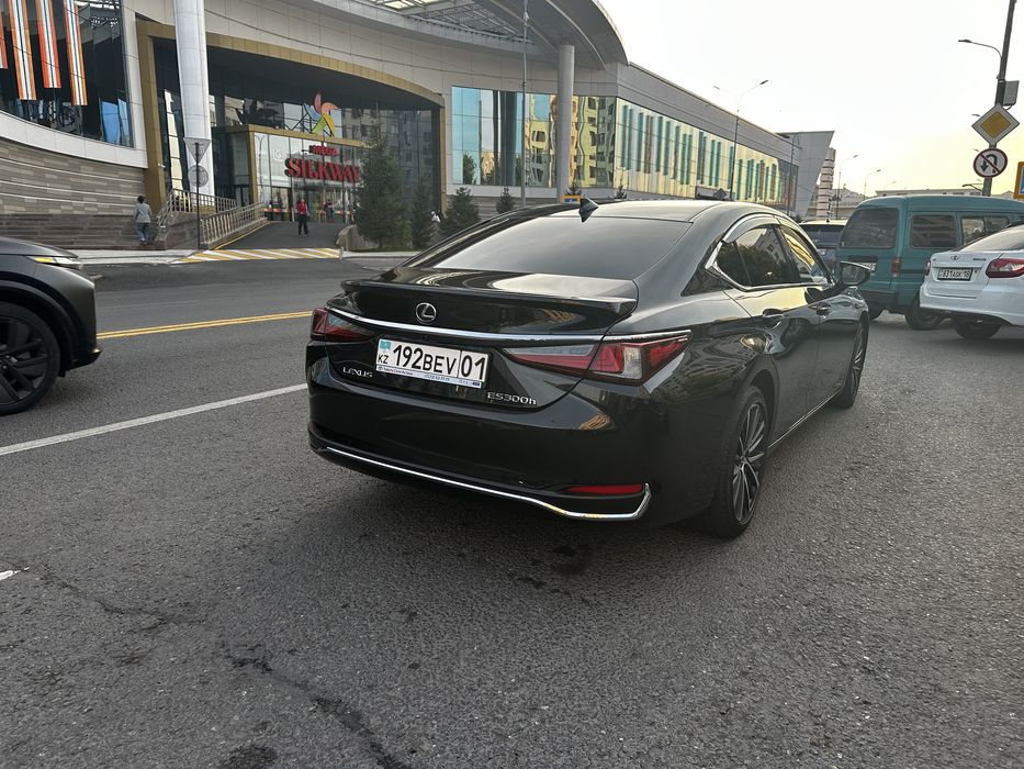 Lexus ES300h 2023