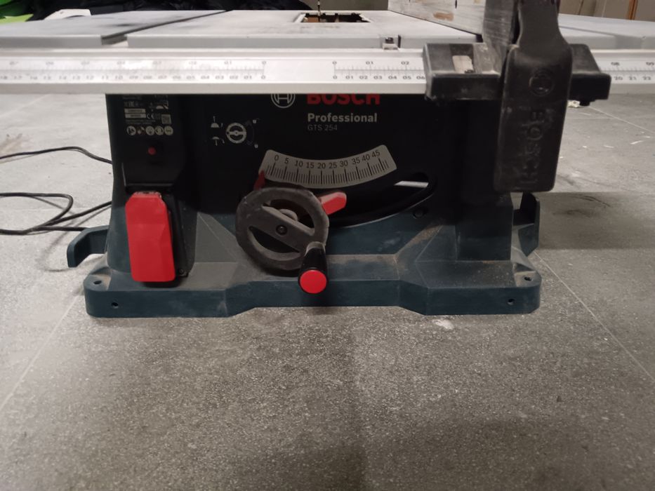 Дисковая настольная пила BOSCH