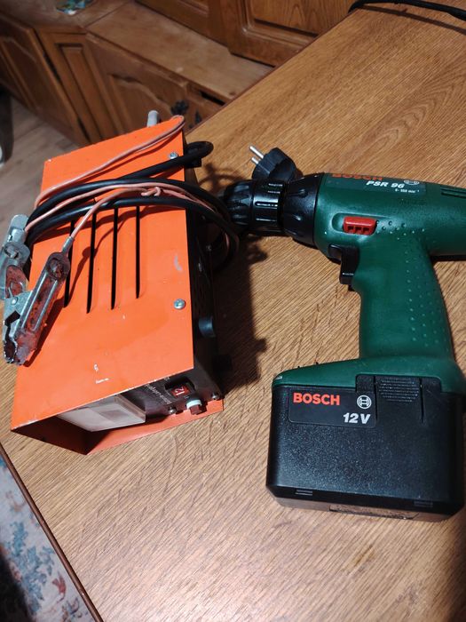 Autofiletanta Bosch cu statie de incarcat 12V