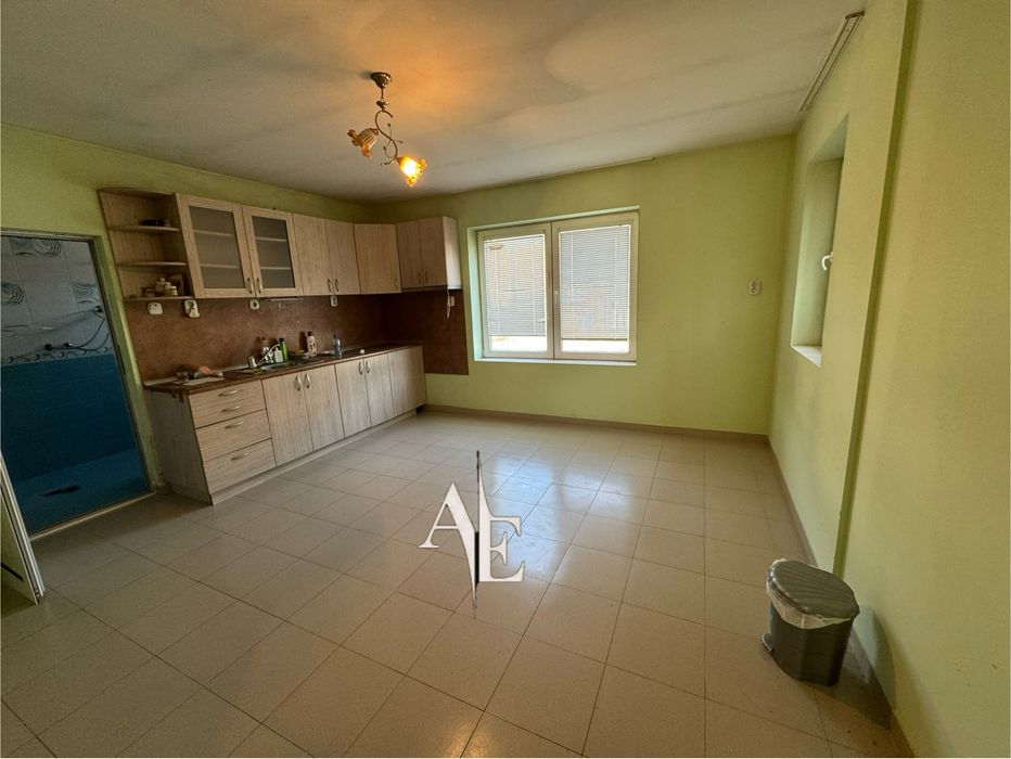 Продава се Къща в Угърчин - 269 кв.м за 181 €/кв.м - Снимка #12