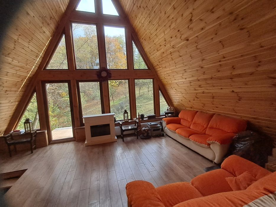 Casa noua, langa pădure cu living înalt de 7m,