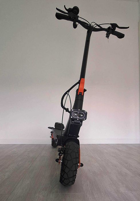 Trotineta electrica 800w48v10Ah: Descoperă orașul în stil electric!
