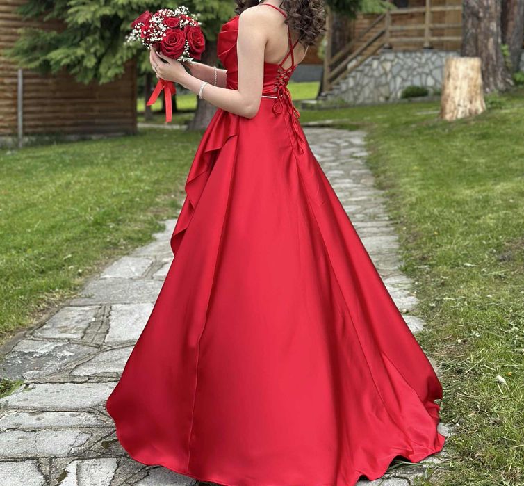 Официална червена рокля