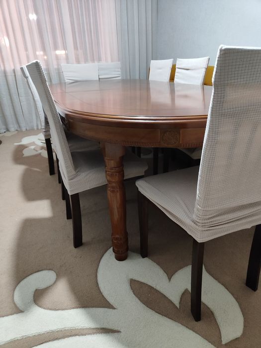 Стол со стульями