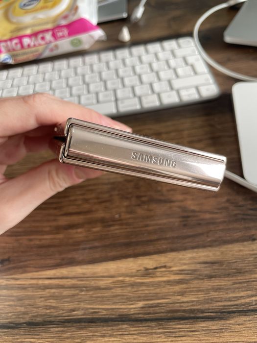 Samsung Galaxy Z Flip 4 - 256GB - Pink Gold