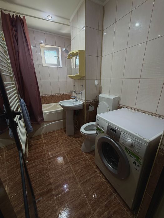 Inchiriez apartament regim hotelier