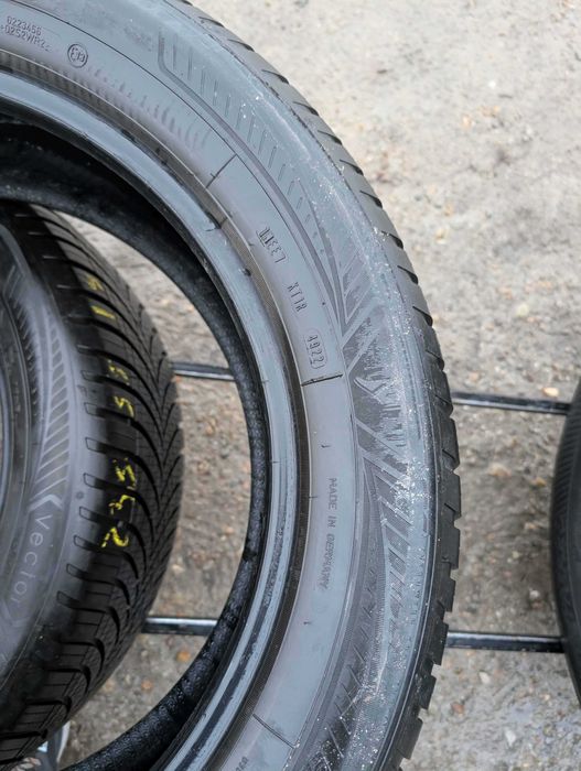 235/55 R19 • All Season • Goodyear Vector 4Seasons Gen 3 SUV 105W | 2 buc | DOT 2022 | Pret/buc