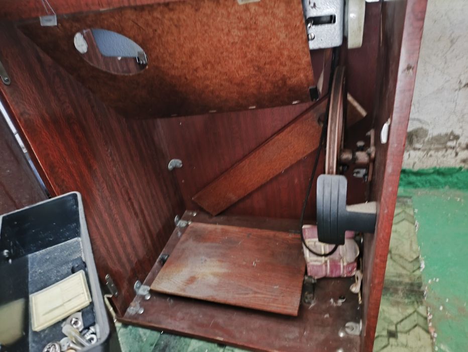 Продам швейную машину