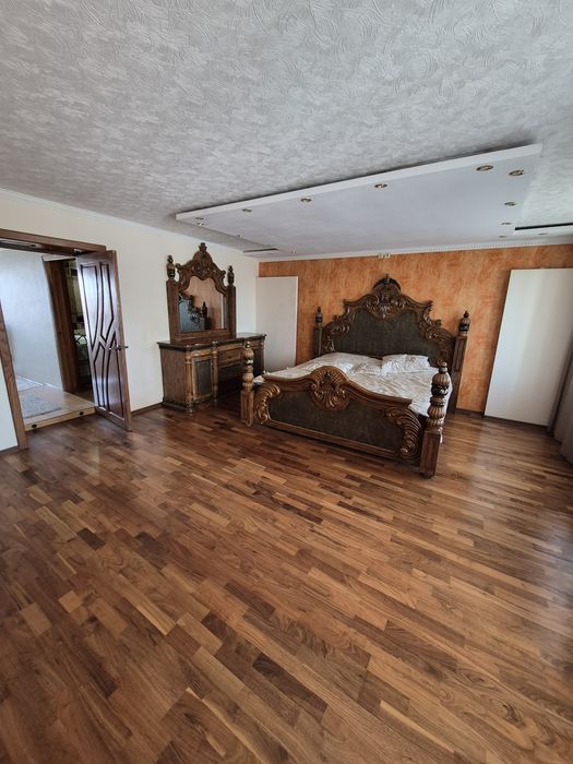 Сдам 3ком.квартиру-студ      ию.Евроремонт.    250,0