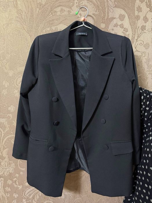 Jenskiy kiyimla bir mata kiyilgan