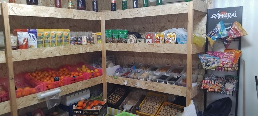 Продаётся действующий овощной павильон.